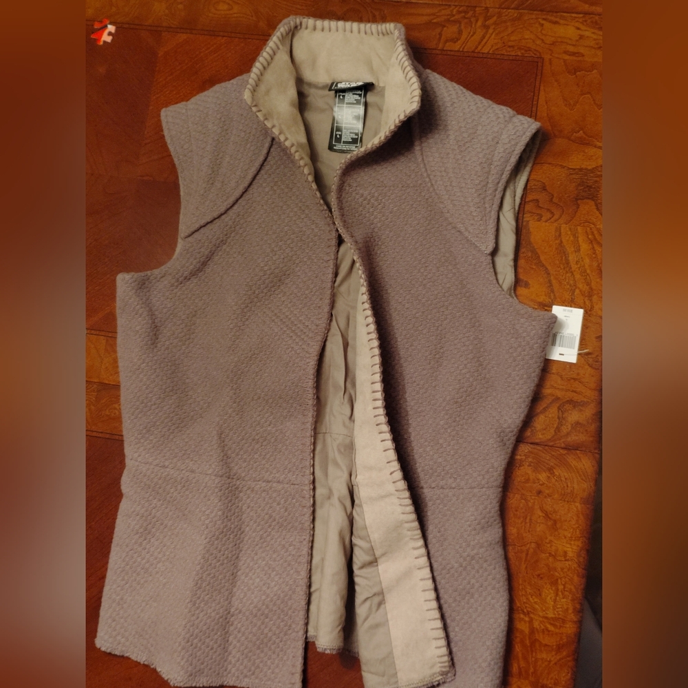 Star Wars Vest women's large Disney Parks Galaxy's edge